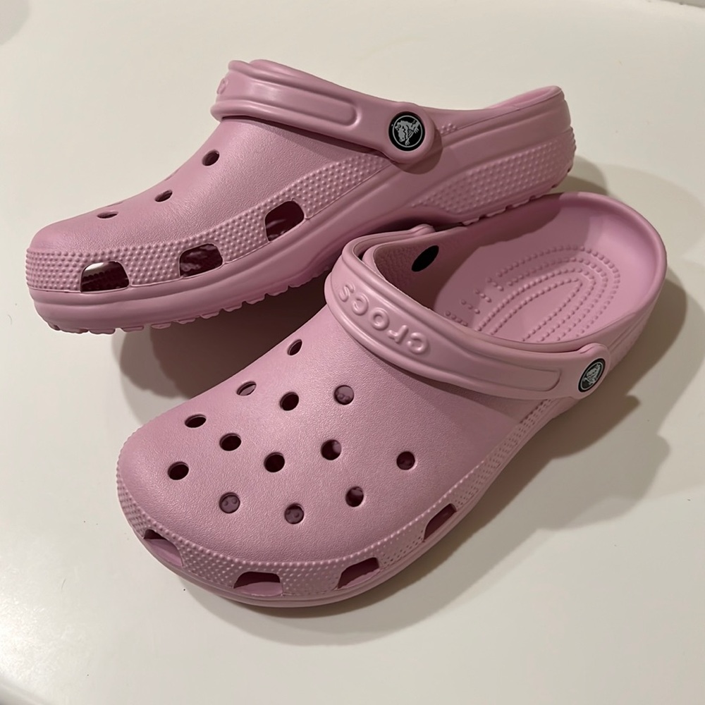 Crocs classics in ballerina pink M7/W9
